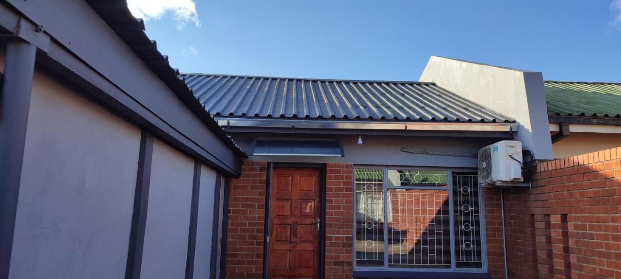 Casa Linda Guest House Newcastle Exterior photo